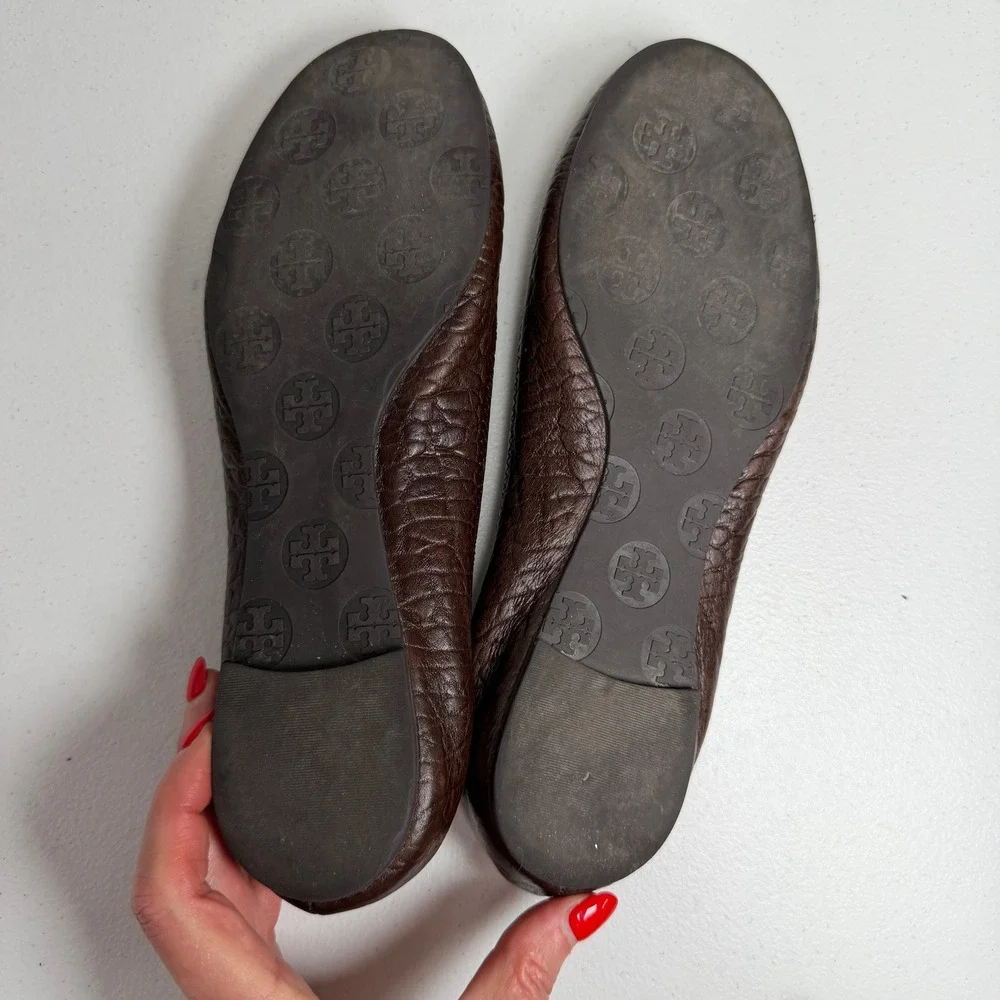 Tory Burch 7.5 Reva Ballet Flats Brown Tumbled Leather Logo Medallion Classic